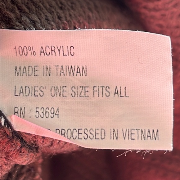 Brown knitted cap one size fits all - Picture 3 of 4